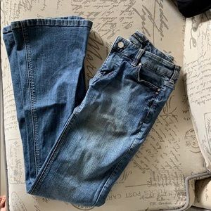 White House Black Market Blanc 0S Flare Leg Jeans